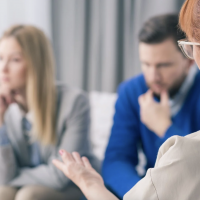 Mujer pide el divorcio porque ChatGPT le dijo que su marido la engañaba